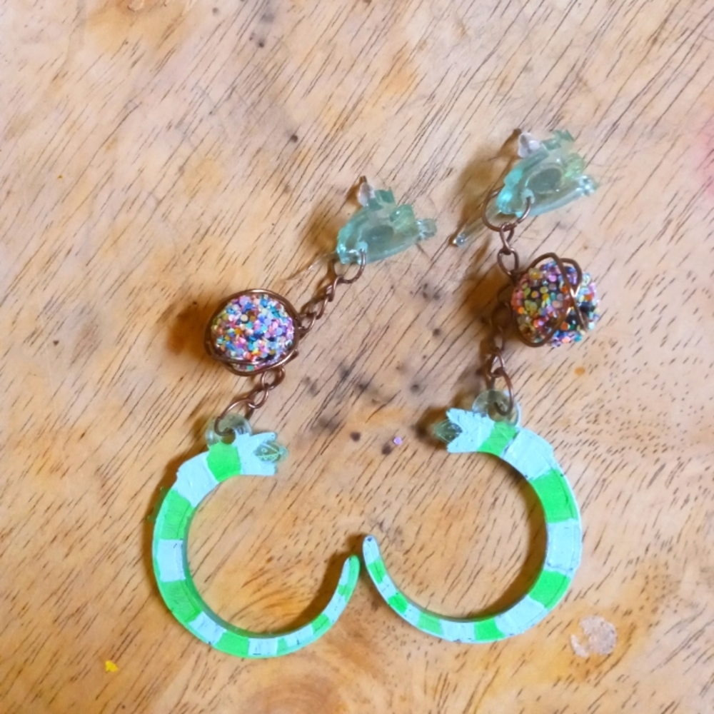 Sandworm and ghost resin earrings - Picture 1 of 6